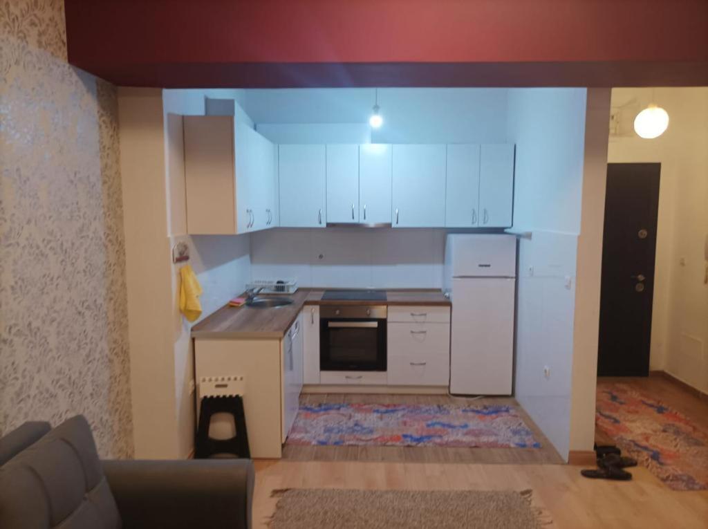 Two Rooms And Kitchen, Bathroom With Balcony Apartment Скопье Экстерьер фото
