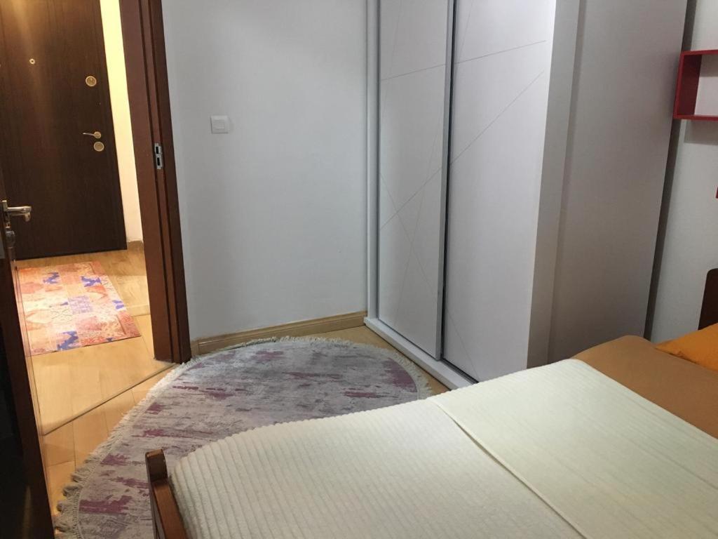 Two Rooms And Kitchen, Bathroom With Balcony Apartment Скопье Экстерьер фото